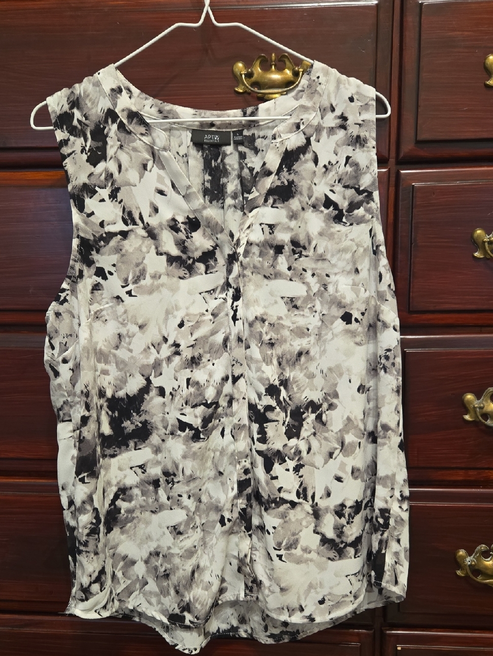 Apt. 9 Black, Gray & White Abstract V-Neck Button Up Sleeveless Top Size L